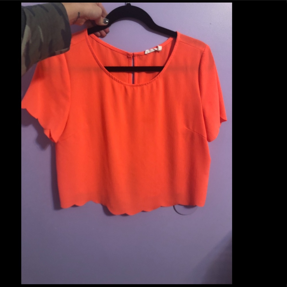 Really cute cropped shirt!